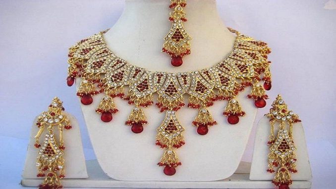 Looking at the benefits of artificial jewelry Looking at the benefits of artificial jewelry
